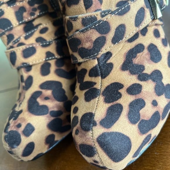 NWOT Charlotte Russe cheetah print zip bootie heels - Picture 7 of 13